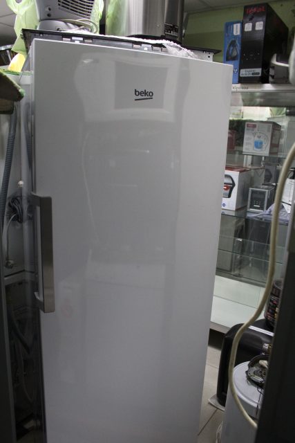 Морозильник BEKO RFSK266T21W. ПОЧТИ НОВЫЙ. ГАРАНТИЯ 6 МЕСЯЦЕВ.